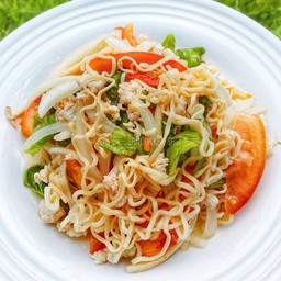 ยำมาม่าหมูสับหมูยอ