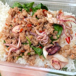 กะเพราหมูสับ+ปลาหมึก