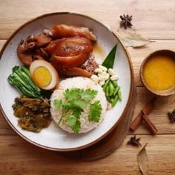 ข้าวขาหมูสูตรอากง/ สุกี้/ซูชิ