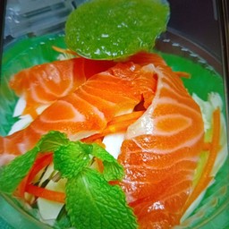 ยำแซลมอนซีฟู้ด