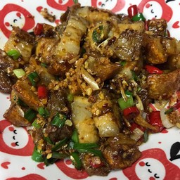 หมูกรอบผัดพริกเกลือ กับข้าว