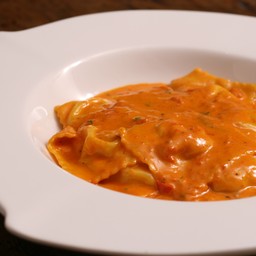 SPINACH  RAVIOLI  in  Pink  Sauce,  Prawns