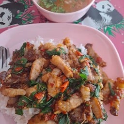 กะเพราหมูกรอบ