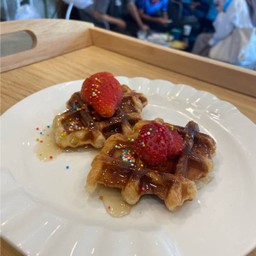 มินิครอฟเฟิลน้ำผึ้ง+สตอเบอรี่