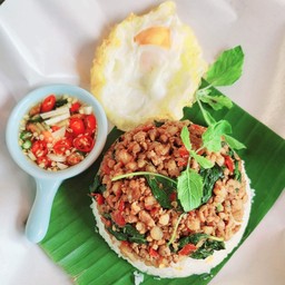 กระเพราพิเศษใข่ดาว