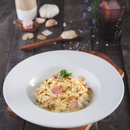 สปาเก็ตตี้ครีมซอสเห็ดแฮม