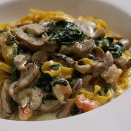 TAGLIOLINI   PRAWNS,  Spinach,  Mushroom,  Fresh Cream