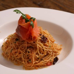 ANGEL   HAIR ,  MENTAIKO    EGGS   AND    SMOKED    SALMON
