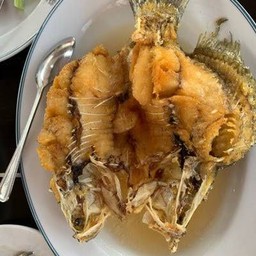 ปลากระพงทอดน้ำปลาไซต์8 ขีด