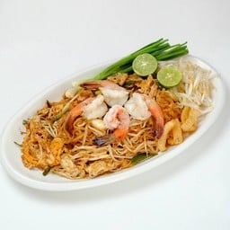 ผัดหมี่โคราชกุ้ง เส้นเหนียวนุ่ม สั่งตรงจากเกษตรกรจังหวัดบุรีรัมย์ รสชาติกลมกล่อม กุ้งสดใหม่ น้ำซอสปรุงรสมีความเผ็ดปานกลาง ไม่สามารถสั่งแบบไม่เผ็ดค่ะ