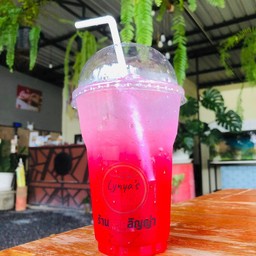 น้ำสตอเบอรี่โซดา