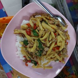 ข้าวผัดหน่อไม้หมูชิ้น