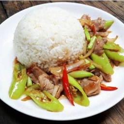 ข้าวราดหมูผัดพริกหยวก