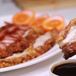 นายตึ๋ง ข้าวหมูแดง ตลาดสี่แยกบางนา