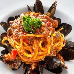 SPAGHETTI   MUSSELS   ARRABBIATA   SAUCE
