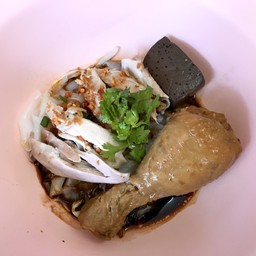 ก๋วยเตี๋ยวไก่ตุ๋น + เนื้อไก่ (แห้ง)