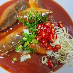 ยำปลากระป๋อง (กับข้าว)