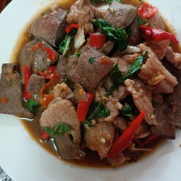 ข้าวกะเพราเนื้อ