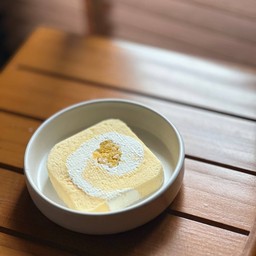 โรลไข่ขาว ไส้ ฟักทองญี่ปุ่น