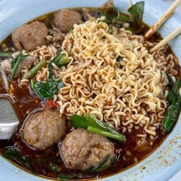 แม่อุ้ยก๋วยเตี๋ยวเนื้อตุ๋น