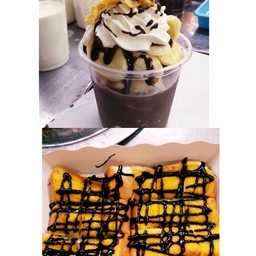 เซ็ทอิ่มคุ้ม (ปังเย็นช๊อคโก้บานาน่าวิปครีม+ปังปิ้งเนยช๊อคโกแลต 2 แผ่น)