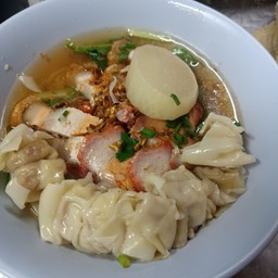 บะหมี่เกี๊ยว 2 ก้อน หมูแดงหมูกรอบ