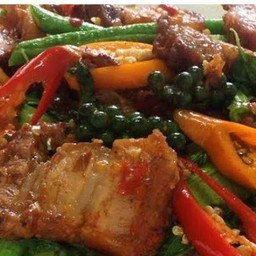 ข้าวหมูกรอบผัดฉ่า