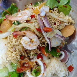 ยำยั่วมาม่า