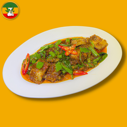 พริกแกงหมูกรอบ (กับข้าว)
