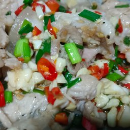 หมูสามชั้นเกรด a สไลด์ผัดพริกเกลือ ราดข้าว