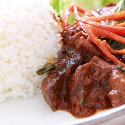 ข้าวพริกแกงหมูกรอบ