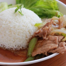 ข้าวผัดพริกหมู