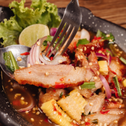 ยำคอหมูย่าง