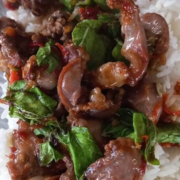 กุ้งผัดพริกแกงราดข้าว