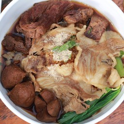 ก๋วยเตี๋ยวเนื้อ + วากิว