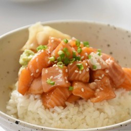 ข้าวหน้าปลาแซลมอนปรุงรส