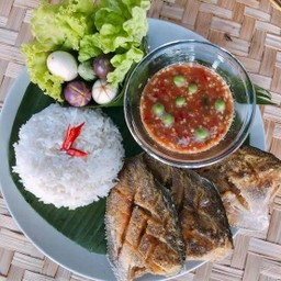 ข้าวราดน้ำพริกกะปิปลาสลิดไข่แดดเดียว+ไข่ต้ม
