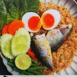 ข้าวผัดน้ำพริกปลาทู