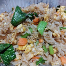 ข้าวผัดหมูใส่ไข่