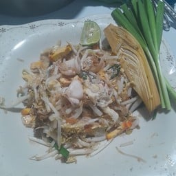 ผัดไทยวุ้นเส้นปลาหมึก