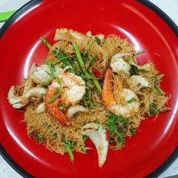 ผัดหมี่กระเฉดทะเล