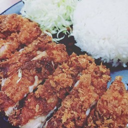 ข้าวหอม กับ ไก่ทอดทงคัตสึ