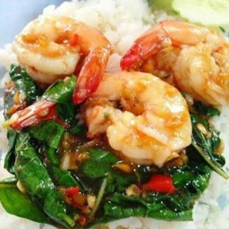 ข้าวกะเพรากุ้ง