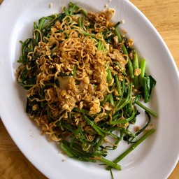 ผัดมาม่า