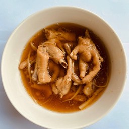 เกาเหลาตีนไก่และแข้งไก่