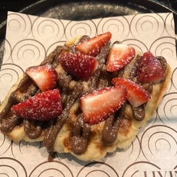 CHOCOLATE STRAWBERRY CROFFLE