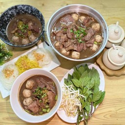 เตี๋ยวเรือพุงย้อย