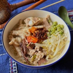 หนมเส้นน้ำใสเมืองแป้