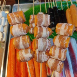 เบคอนพันไส้กรอก