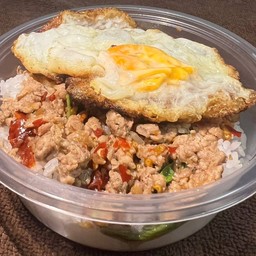 กระเพราหมูฉับฉับที่เพิ่มความพิเศษ